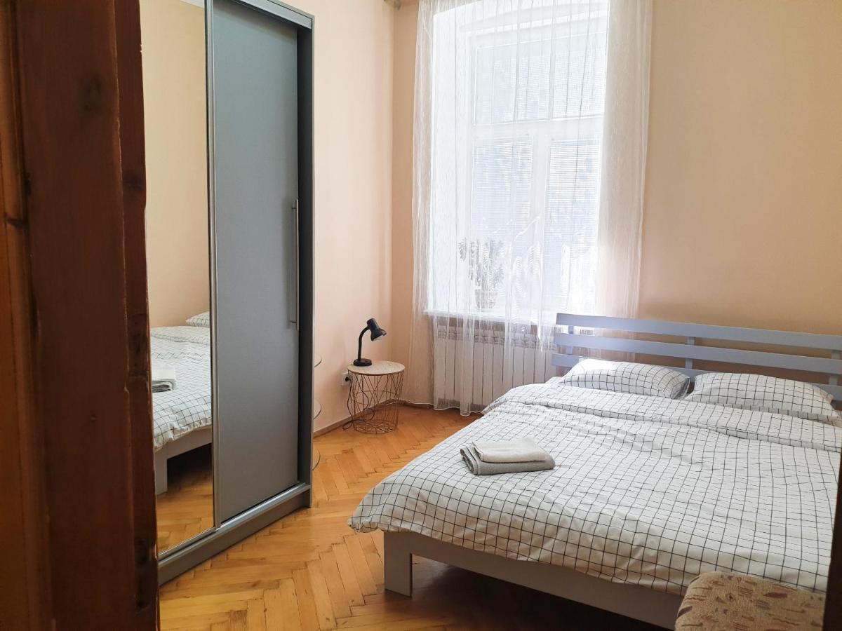 В Центрі М.Чернівці 2 Кімнатна Затишна Квартира. 객실 사진